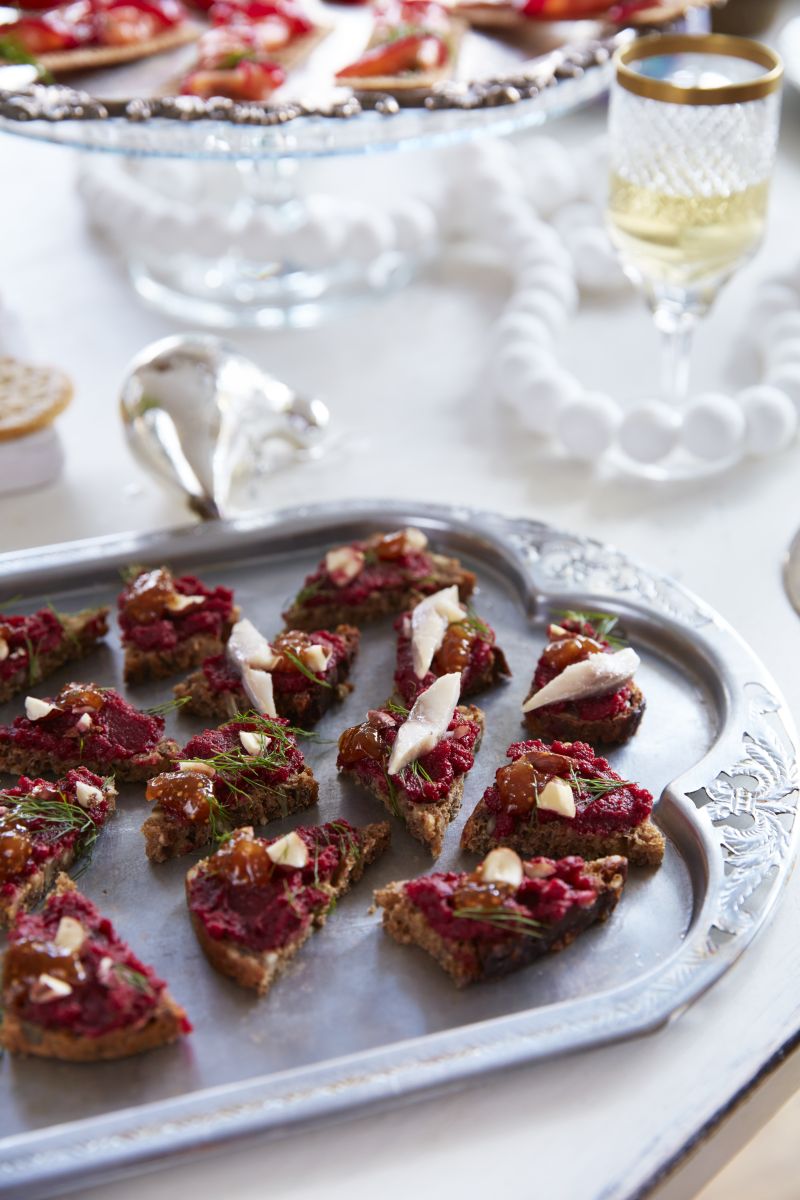 Rye bread appetizer with herring, beetroot jam, herb sauce