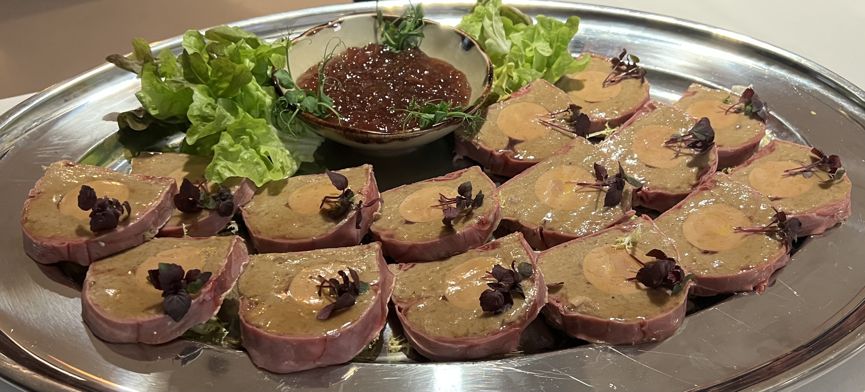 Rouleau of duck with chutney