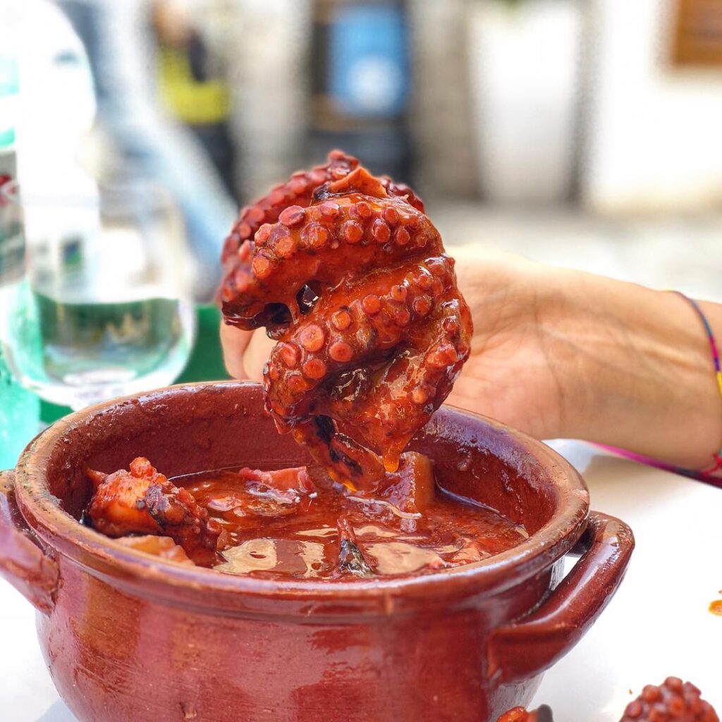 OCTOPUS IN A "PIGNATA" WITH SALENTO-STYLE CROSTINI